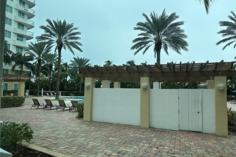 Condominio en venta en Hallandale Beach, Florida, 2 dormitorios, 117.99 m2 № 1934173 - foto 15
