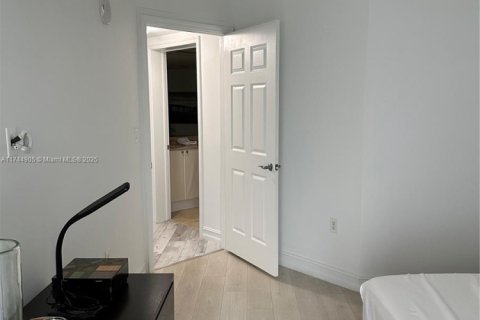 Condominio en venta en Hallandale Beach, Florida, 2 dormitorios, 117.99 m2 № 1934173 - foto 21