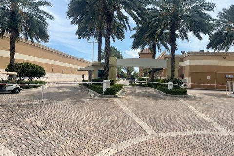 Condominio en venta en Hallandale Beach, Florida, 2 dormitorios, 117.99 m2 № 1934173 - foto 5