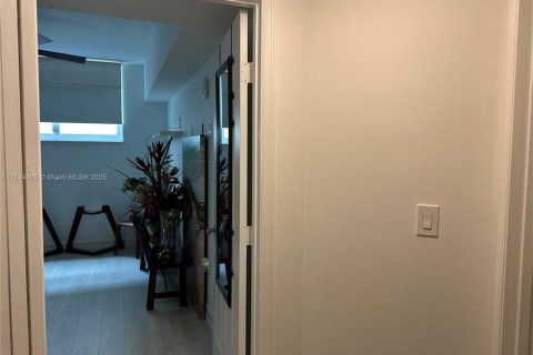 Condominio en venta en Hallandale Beach, Florida, 2 dormitorios, 117.99 m2 № 1934173 - foto 29