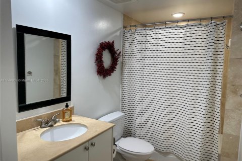 Condominio en venta en Hallandale Beach, Florida, 2 dormitorios, 117.99 m2 № 1934173 - foto 25