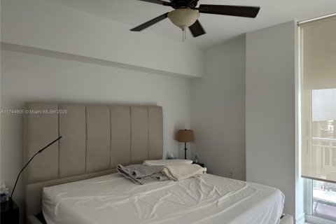 Condominio en venta en Hallandale Beach, Florida, 2 dormitorios, 117.99 m2 № 1934173 - foto 17