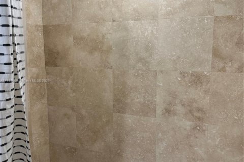 Condominio en venta en Hallandale Beach, Florida, 2 dormitorios, 117.99 m2 № 1934173 - foto 27