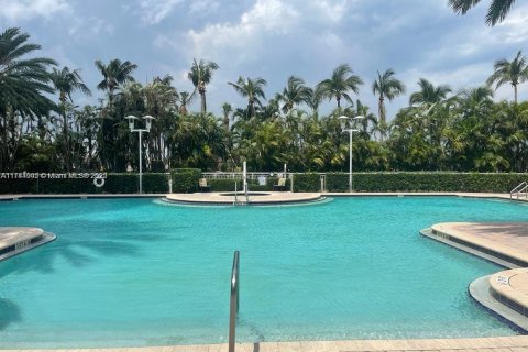 Condominio en venta en Hallandale Beach, Florida, 2 dormitorios, 117.99 m2 № 1934173 - foto 2