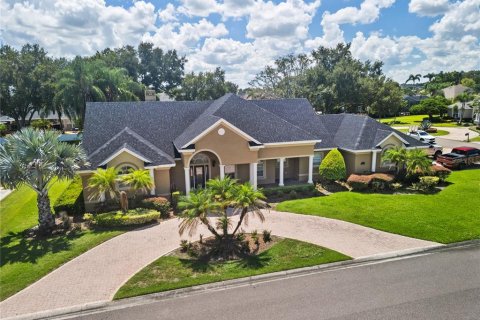 House in Winter Haven, Florida 5 bedrooms, 335.47 sq.m. № 2373462