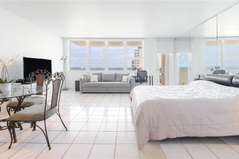 Снять в аренду кондоминиум в Майами-Бич, Флорида 49.7м2, № 2034903 - фото 2