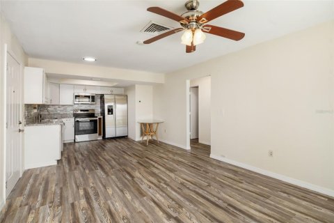 Condo in Bradenton Beach, Florida, 2 bedrooms  № 1782824 - photo 11