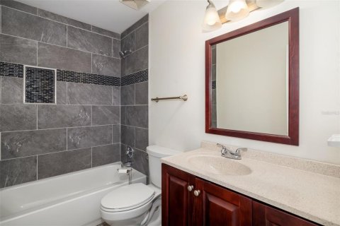 Condo in Bradenton Beach, Florida, 2 bedrooms  № 1782824 - photo 14