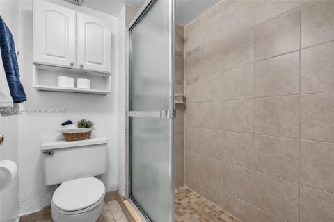 Condo in Weston, Florida, 2 bedrooms  № 1971724 - photo 19