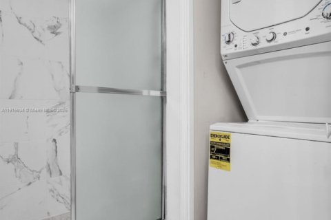 Condo in Weston, Florida, 2 bedrooms  № 1971724 - photo 24