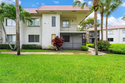 Condo in Weston, Florida, 2 bedrooms  № 1971724 - photo 1
