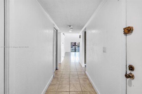 Condo in Weston, Florida, 2 bedrooms  № 1971724 - photo 5