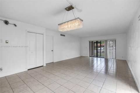 Condo in Weston, Florida, 2 bedrooms  № 1971724 - photo 10