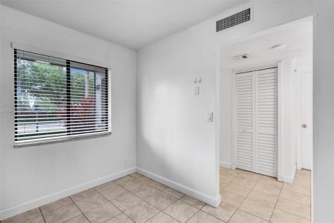 Condo in Weston, Florida, 2 bedrooms  № 1971724 - photo 8