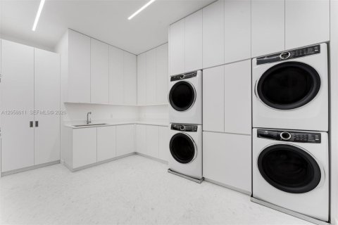 Copropriété à louer à Miami, Floride: 5 chambres, 899.39 m2 № 2265580 - photo 16
