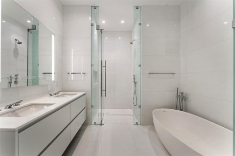 Copropriété à louer à Miami, Floride: 5 chambres, 899.39 m2 № 2265580 - photo 18