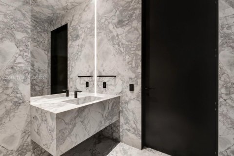 Copropriété à louer à Miami, Floride: 5 chambres, 899.39 m2 № 2265580 - photo 13