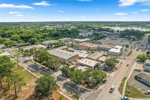 Propiedad comercial en venta en Sanford, Florida № 2154095 - foto 2