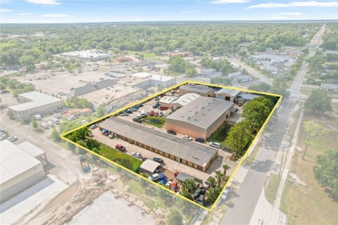 Propiedad comercial en venta en Sanford, Florida № 2154095 - foto 3