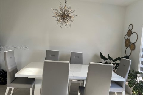 Купить таунхаус в Хомстед, Флорида 3 спальни, 157.47м2, № 1983540 - фото 5