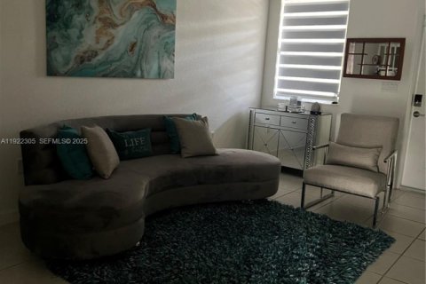 Купить таунхаус в Хомстед, Флорида 3 спальни, 157.47м2, № 1983540 - фото 2