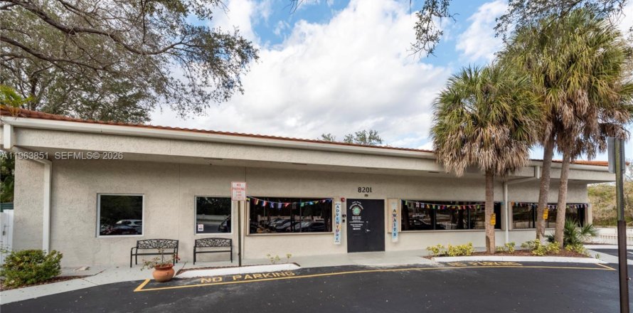 Коммерческая недвижимость в Тамарак, Флорида № 2025498