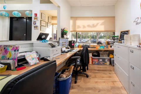 Купить коммерческую недвижимость в Тамарак, Флорида № 2025498 - фото 5