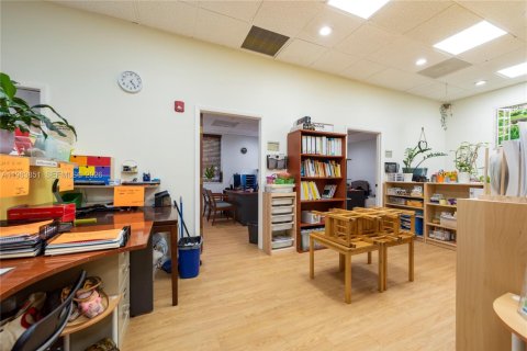 Купить коммерческую недвижимость в Тамарак, Флорида № 2025498 - фото 9