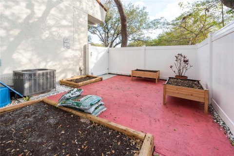 Купить коммерческую недвижимость в Тамарак, Флорида № 2025498 - фото 28