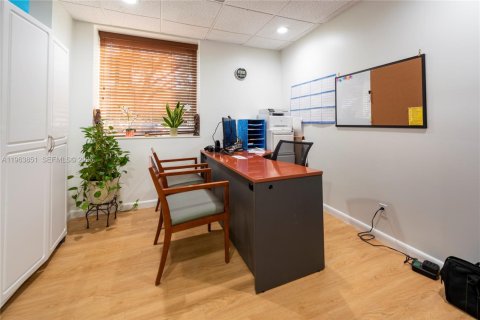 Купить коммерческую недвижимость в Тамарак, Флорида № 2025498 - фото 6