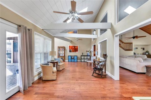 House in Ocala, Florida 4 bedrooms, 388.42 sq.m. № 1556226 - photo 14