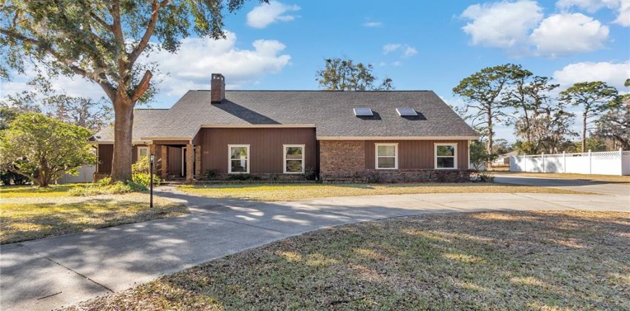 House in Ocala, Florida 4 bedrooms, 388.42 sq.m. № 1556226