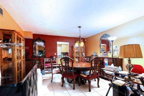 Condominio en venta en Miami, Florida, 1 dormitorio, 65.03 m2 № 2012190 - foto 11