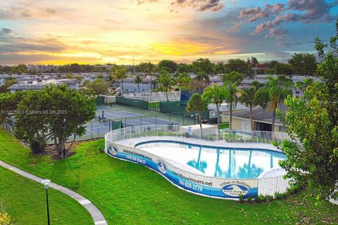 Condominio en venta en Miami, Florida, 1 dormitorio, 65.03 m2 № 2012190 - foto 3