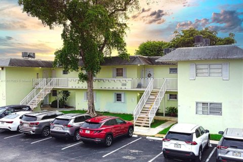 Condominio en Miami, Florida, 1 dormitorio  № 2012190