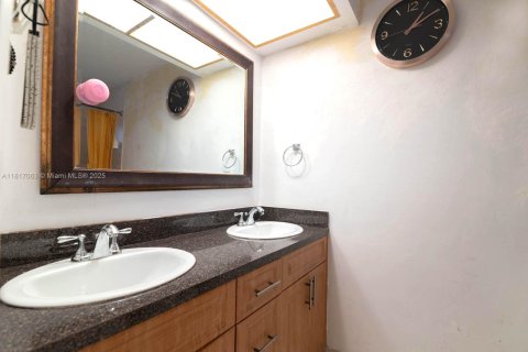 Condominio en venta en Miami, Florida, 1 dormitorio, 65.03 m2 № 2012190 - foto 17