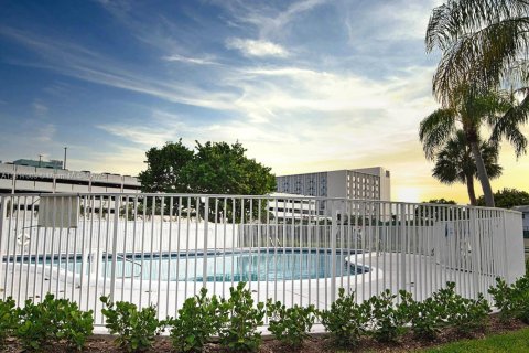 Condominio en venta en Miami, Florida, 1 dormitorio, 65.03 m2 № 2012190 - foto 21