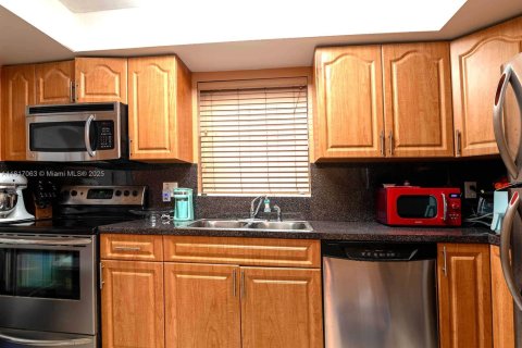 Condominio en venta en Miami, Florida, 1 dormitorio, 65.03 m2 № 2012190 - foto 13