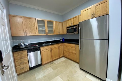 Apartment in Sweetwater, Florida 2 bedrooms № 1994285 - photo 3