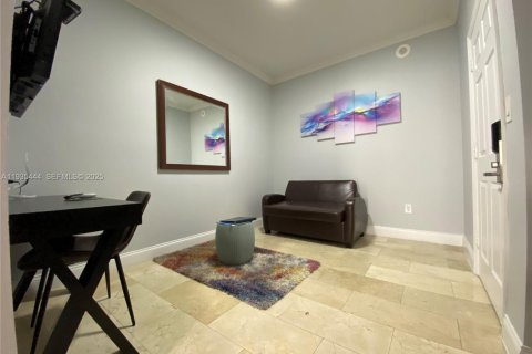 Apartment in Sweetwater, Florida 2 bedrooms № 1994285 - photo 13