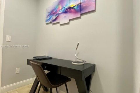 Apartment in Sweetwater, Florida 2 bedrooms № 1994285 - photo 5