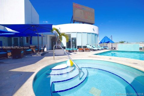 Apartment in Sweetwater, Florida 2 bedrooms № 1994285 - photo 20