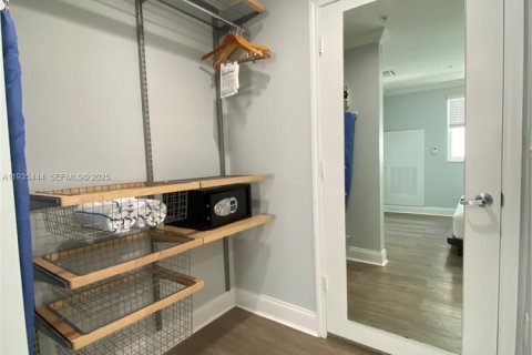 Apartment in Sweetwater, Florida 2 bedrooms № 1994285 - photo 9