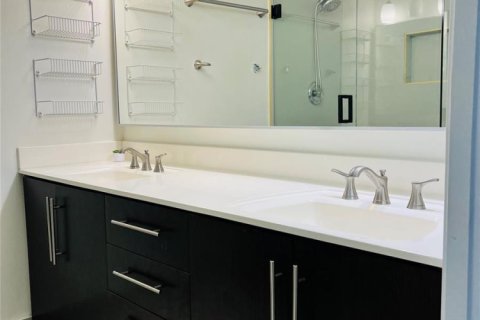 Touwnhouse à vendre à Deerfield Beach, Floride: 2 chambres, 114.83 m2 № 2082360 - photo 13