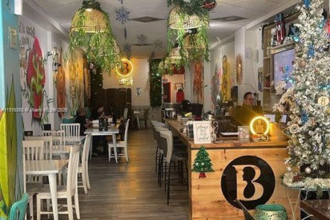 Immobilier commercial à vendre à Hollywood, Floride № 1966248 - photo 1