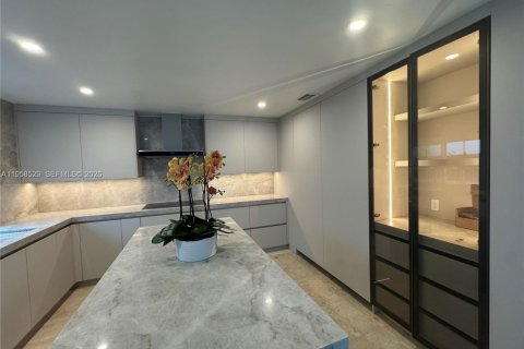 Villa ou maison à vendre à Miami, Floride: 4 chambres, 297.75 m2 № 2017765 - photo 5