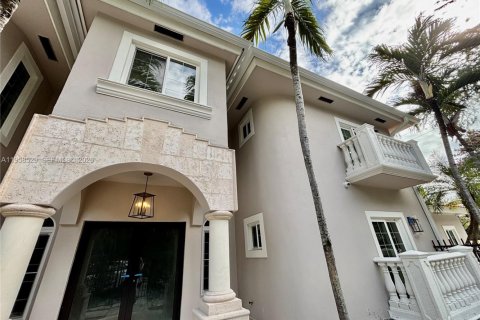 Villa ou maison à Miami, Floride 4 chambres, 297.75 m2 № 2017765
