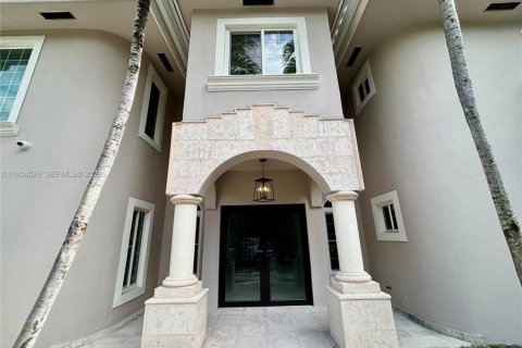 Villa ou maison à vendre à Miami, Floride: 4 chambres, 297.75 m2 № 2017765 - photo 3