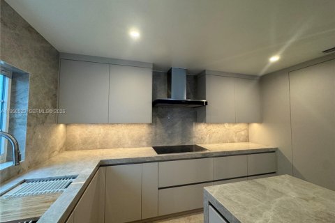 Villa ou maison à vendre à Miami, Floride: 4 chambres, 297.75 m2 № 2017765 - photo 4