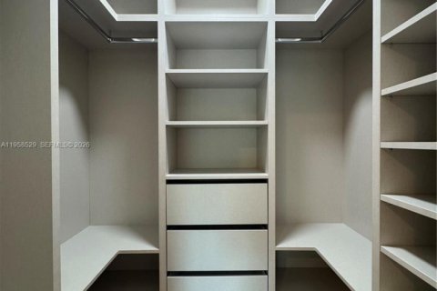 Villa ou maison à vendre à Miami, Floride: 4 chambres, 297.75 m2 № 2017765 - photo 28